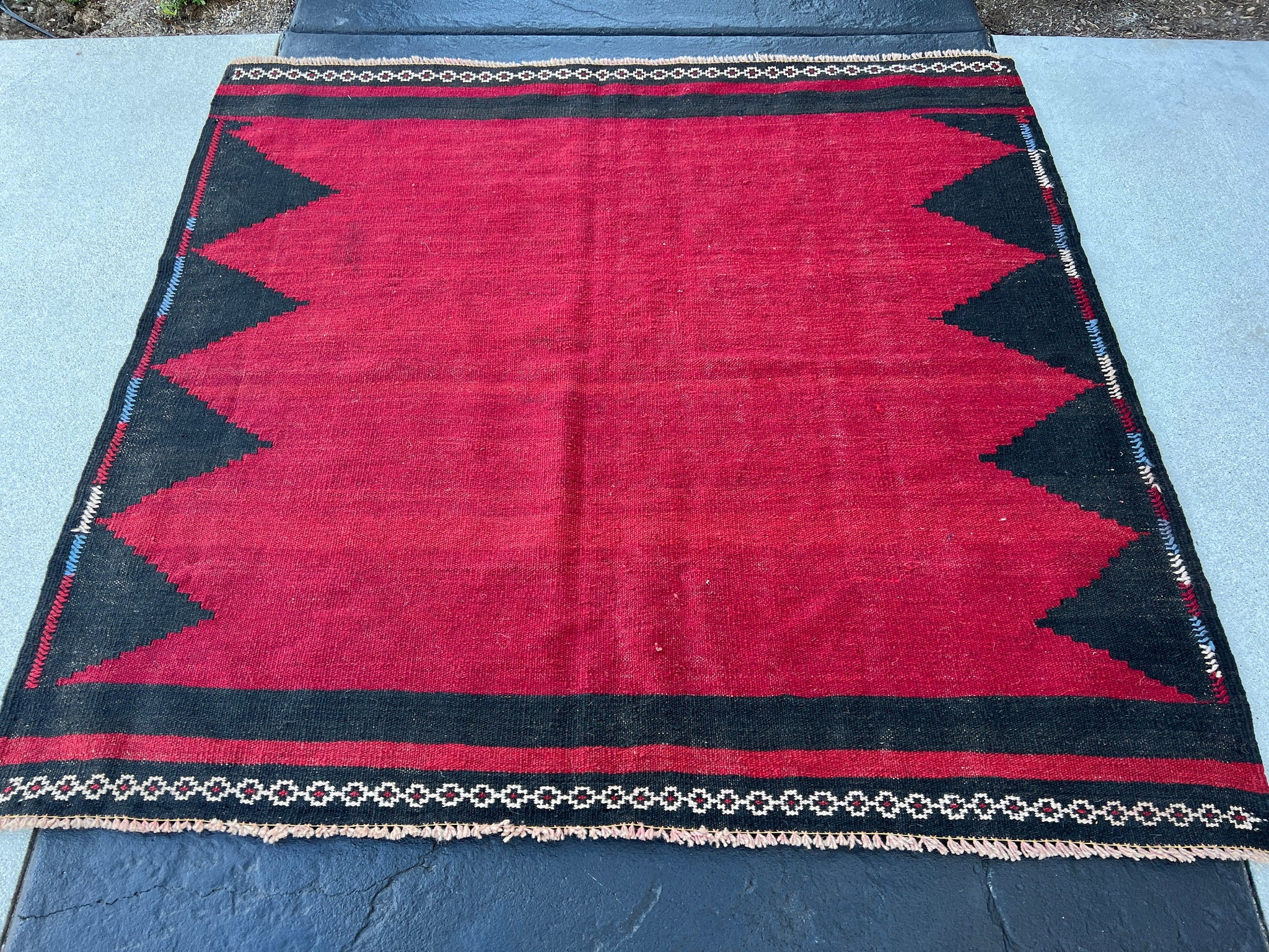 4x5 Red Hand Knotted Woolen Rug. Size :4x5.4 